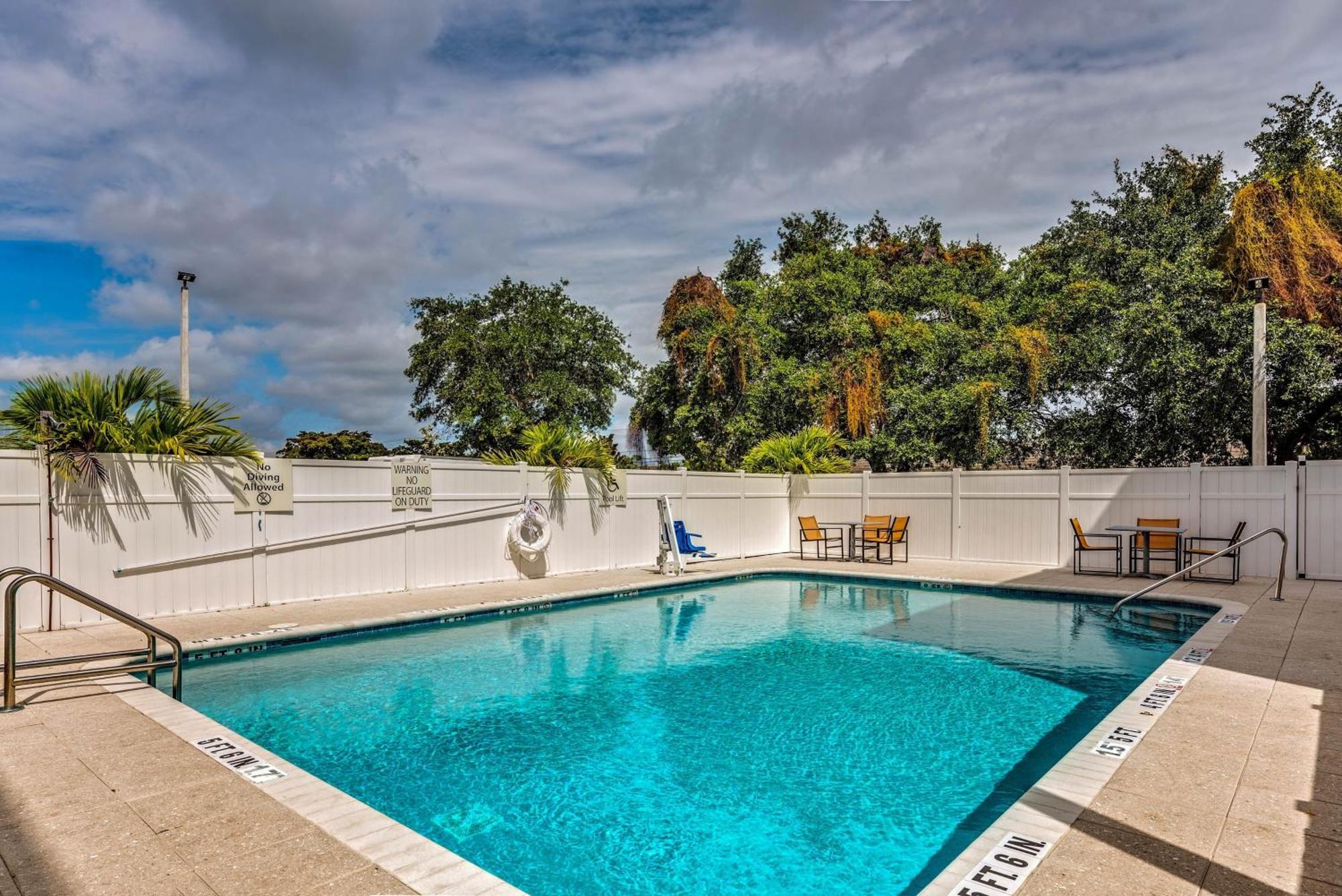 Holiday Inn Express & Suites Boynton Beach West By Ihg Eksteriør billede