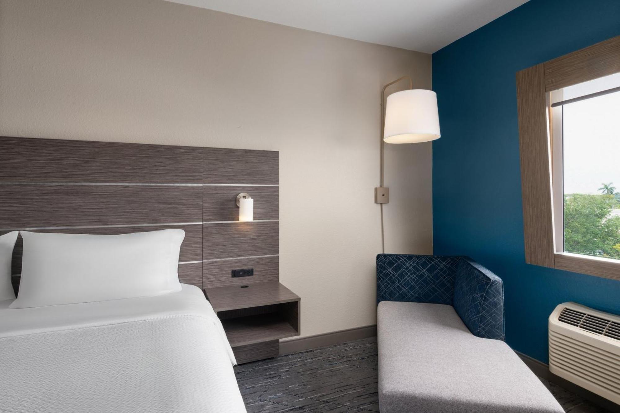 Holiday Inn Express & Suites Boynton Beach West By Ihg Eksteriør billede